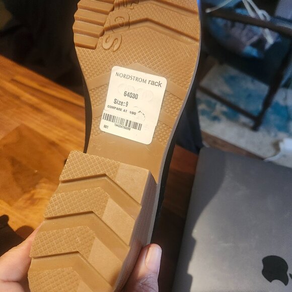 SOREL black suede ankle boots. Brand New!! Size 9 - Picture 5 of 7